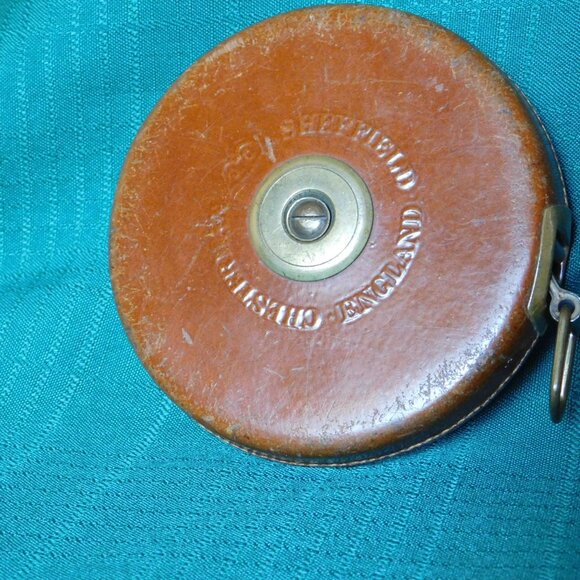 Vintage Chesterman Sheffield England brass leather cloth 50' measuring tape - Picture 3 of 9